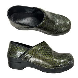 Sanita Green Croc Embossed Slip On Clogs Comfort Shoes Womens 36 Nursing Shoes